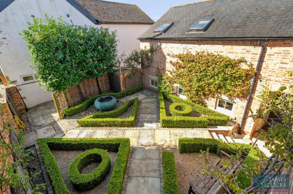 Box parterre hedging