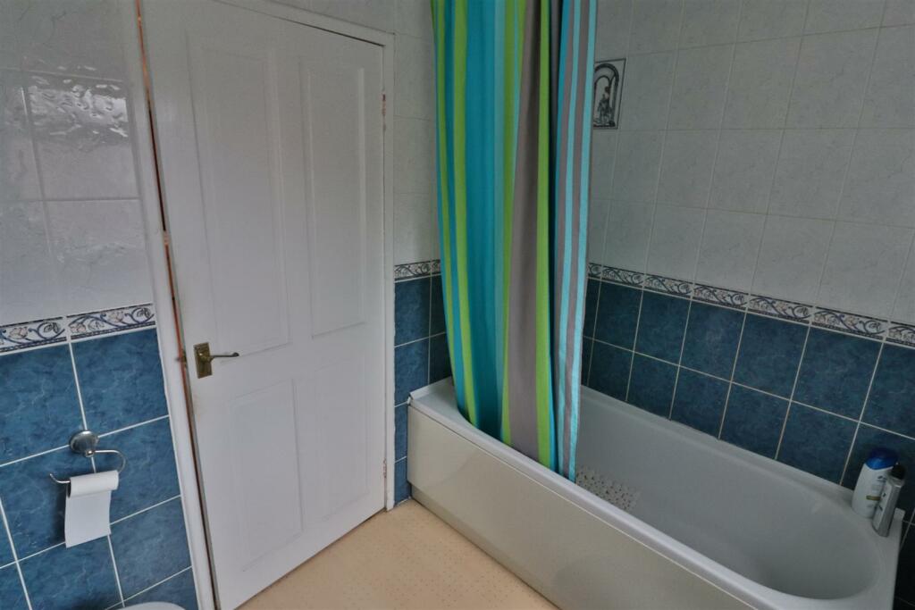 ENSUITE SHOWER ROOM