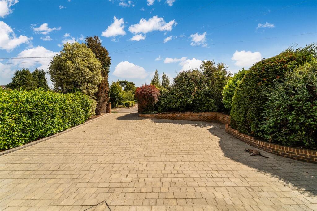 RUDEN WAY, (EXTRAS)-123.jpg