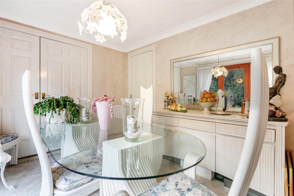 Dining Rm/Bedroom