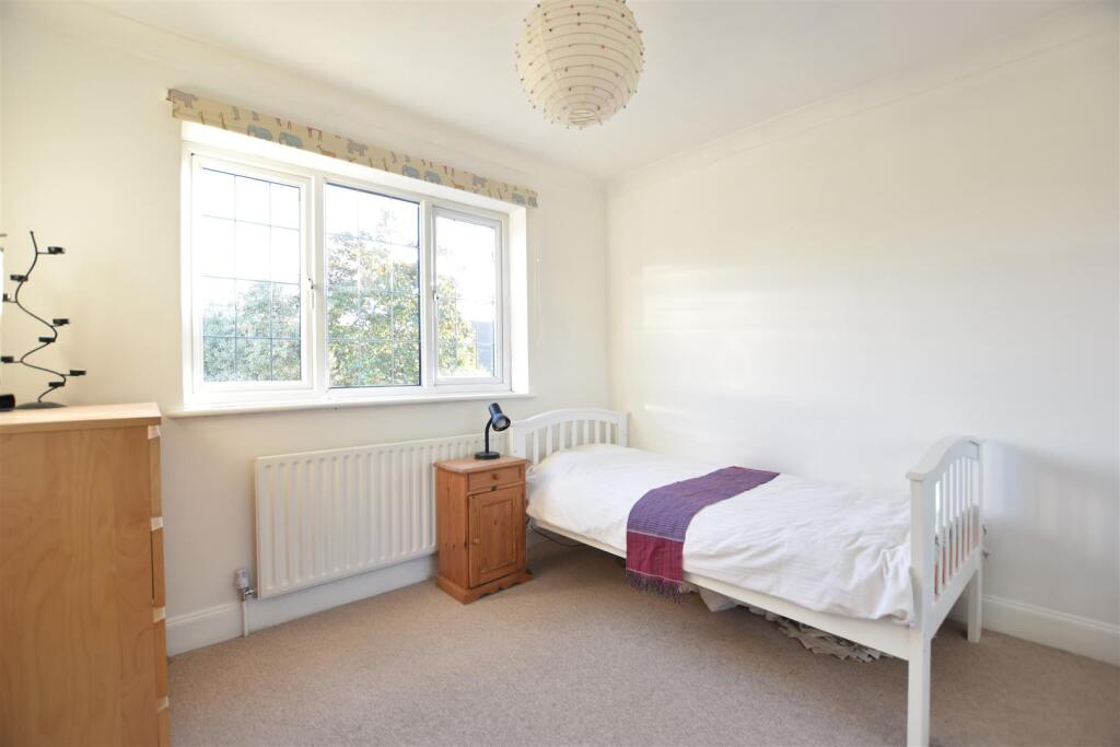 bedroom 4.JPG