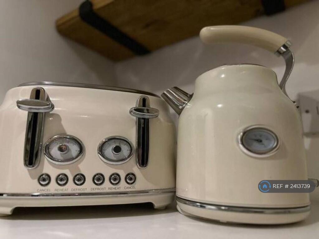 Toaster And Kettle 