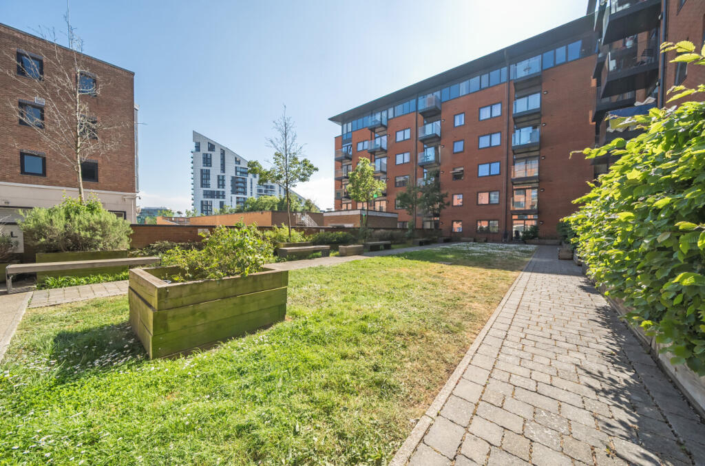 31-68235fd404cf5-...