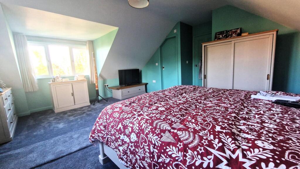 bedroom 1 penfold.jpg