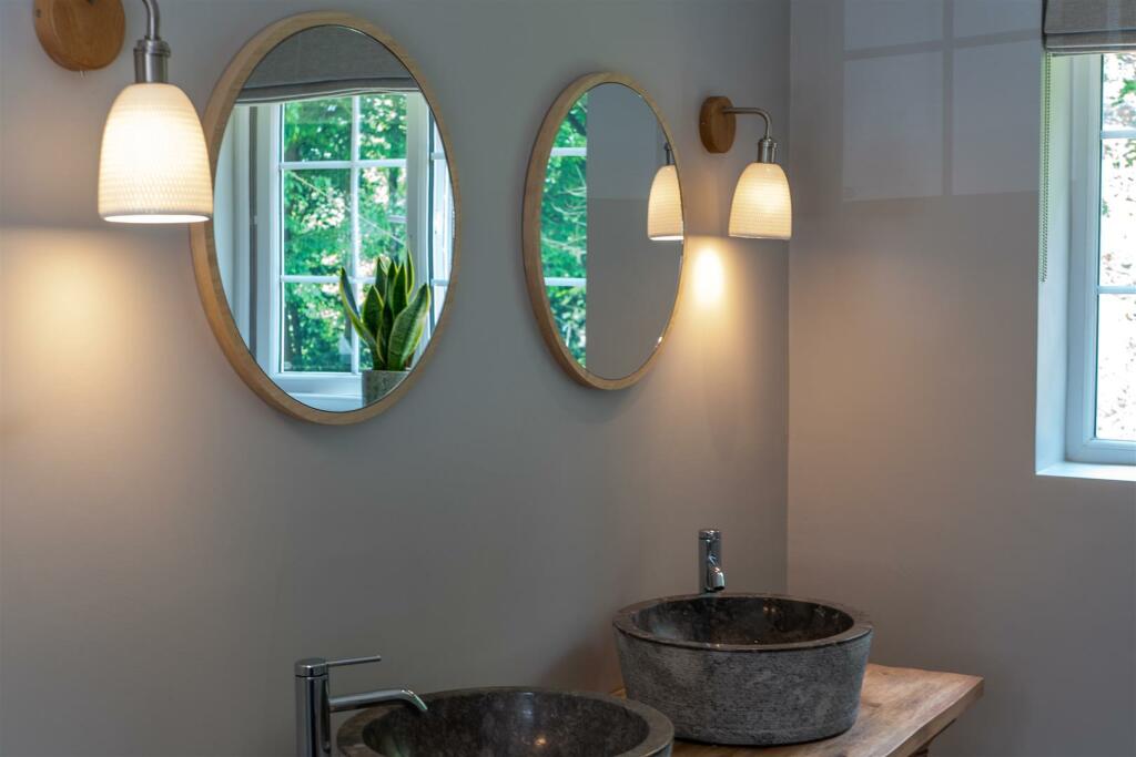 En-suite Details.jpg