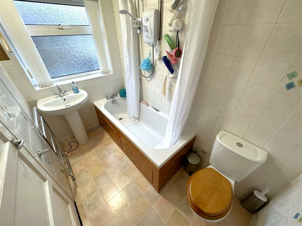 Family Bathroom 983