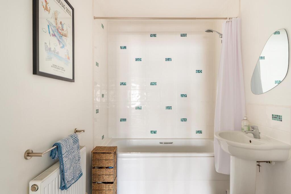 5A2HAD - Bathroom A.jpg