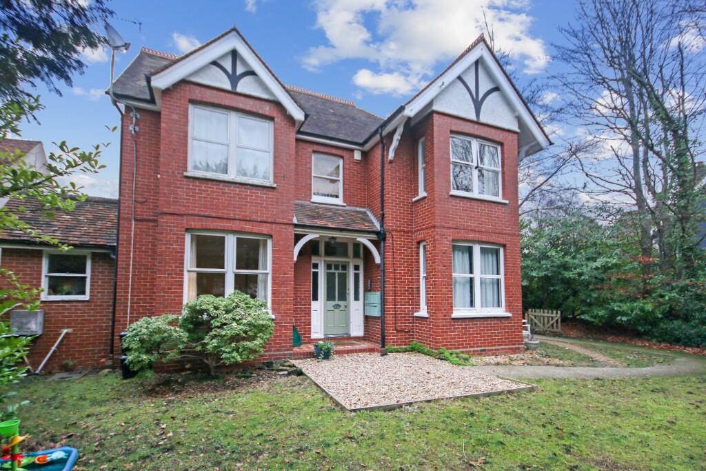London Road, East Grinstead, West Sussex, RH19