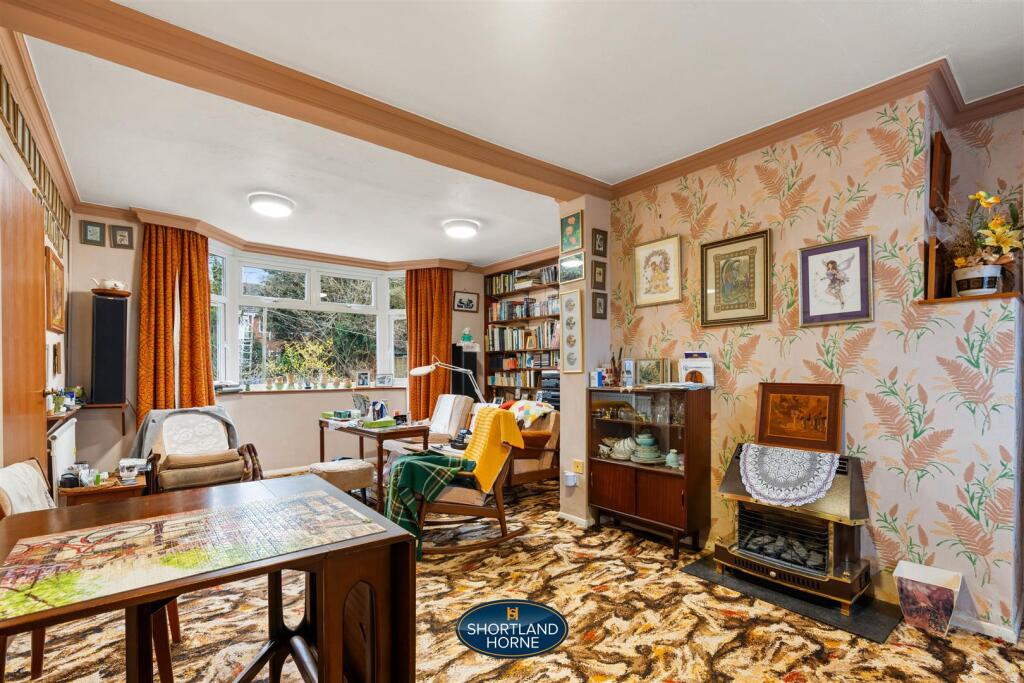 lounge/dining room