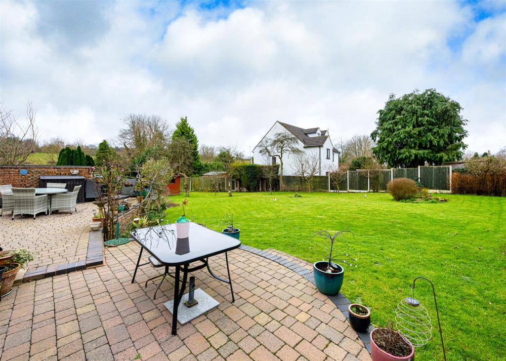 66 Sedgley Road-garden2 FEB25.jpg