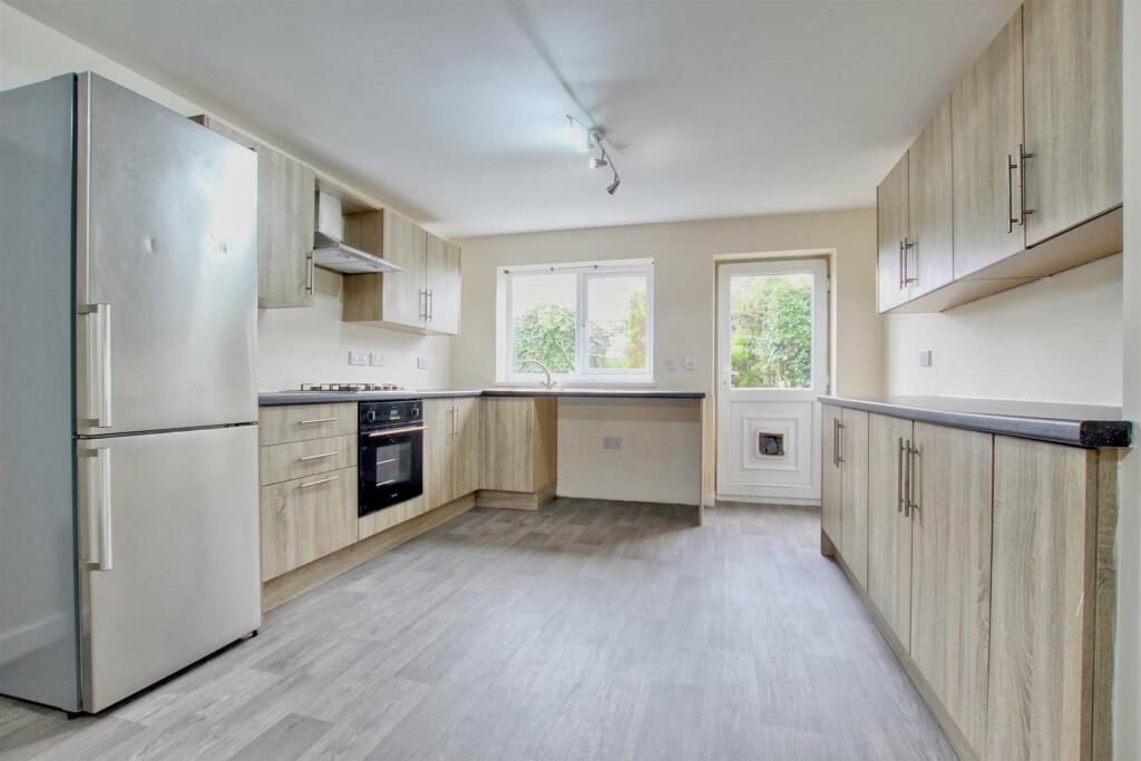 DAY/DINING ROOM