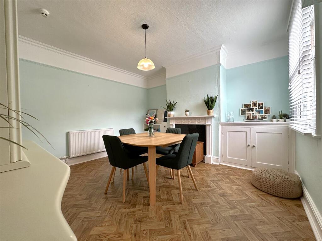 Dining Room 792