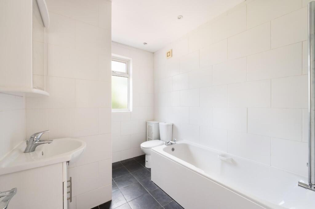 STONELEIGH AVENUE (6).jpg