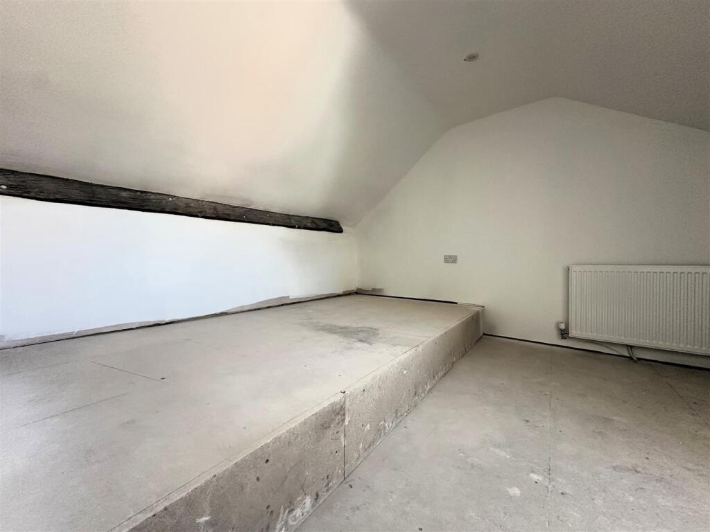 Loft Bedroom 5 I.jpg