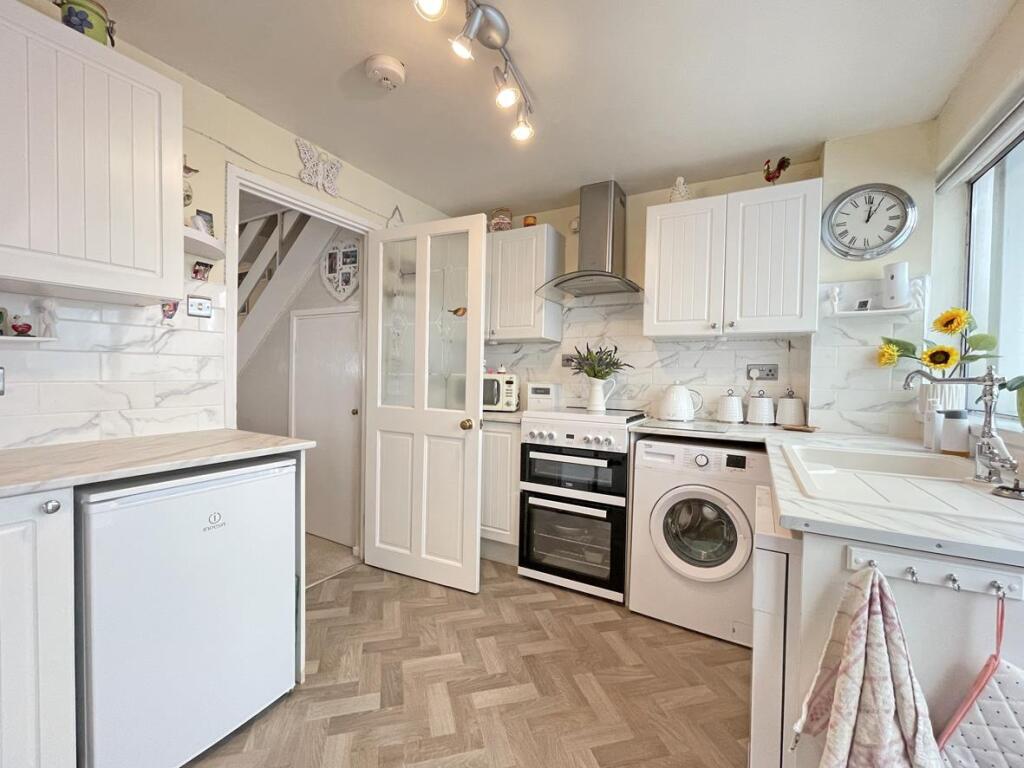 St Peters Road 80 - Kitchen.jpg