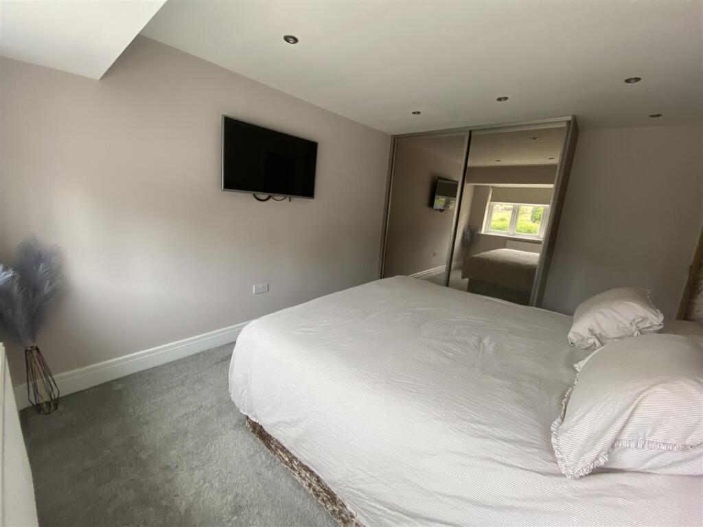 Bedroom no.1 front double: