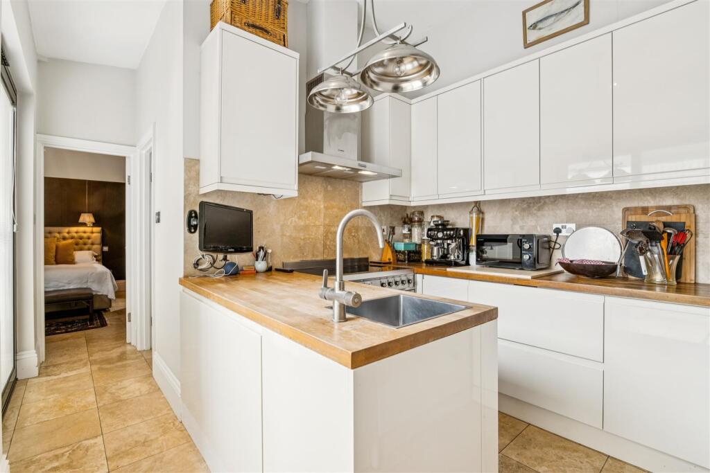 Chiswick Lane W4