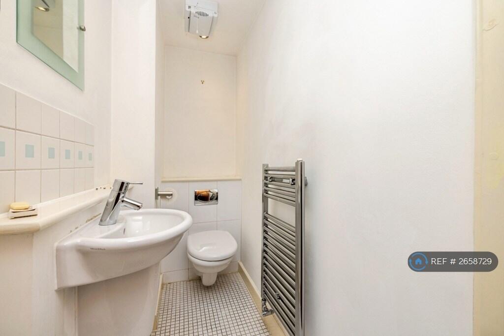 Cloakroom/Toilet