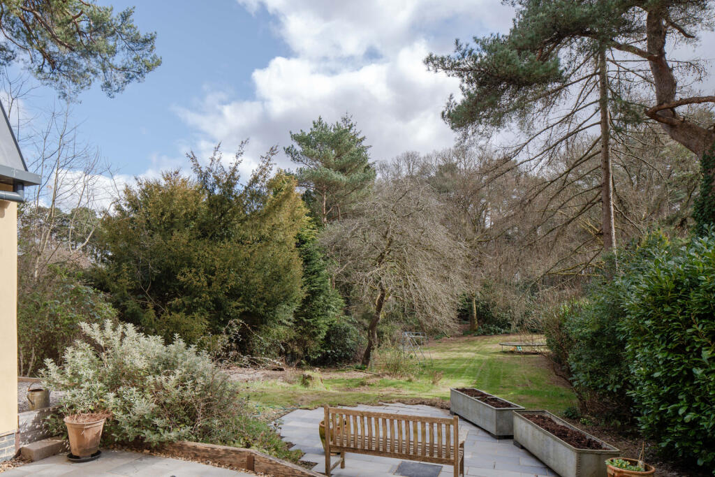 269110 - Whinwhistle Road, East Wellow SO51 6BH...