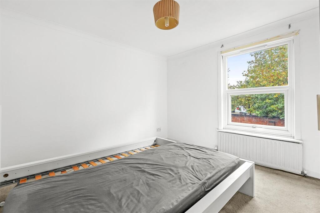 64 Temple End, HP13 5DS-5.jpg