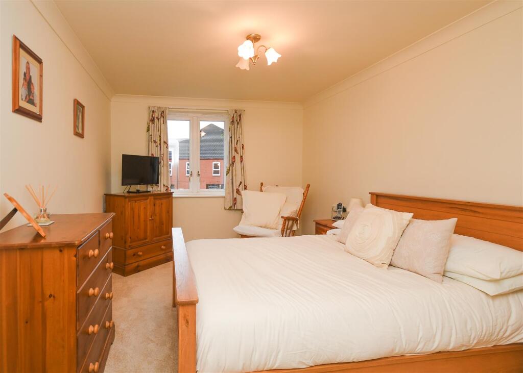 28 Wombrook Court - Bedroom 1.jpg