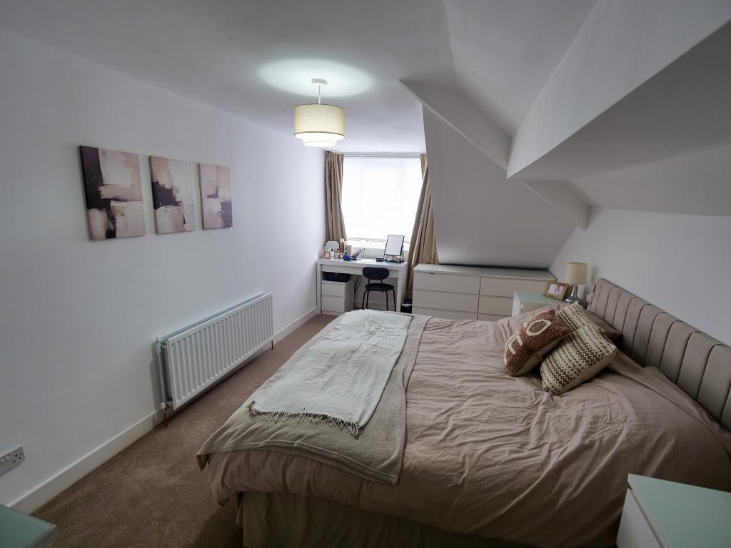 Master Bedroom Dual Aspect