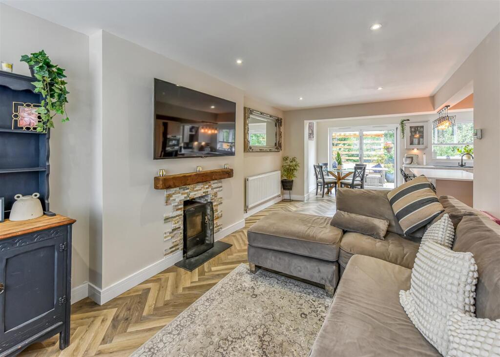 14 Sandringham Road-Kitchen Family Room (4).jpg