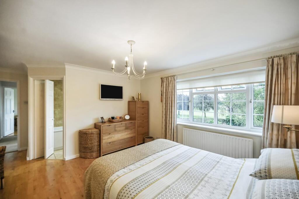 4 Church Close Ph86.jpg