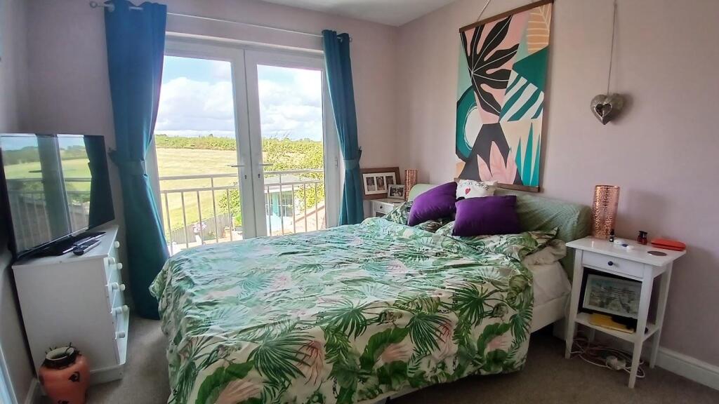 Bed 1.jpg