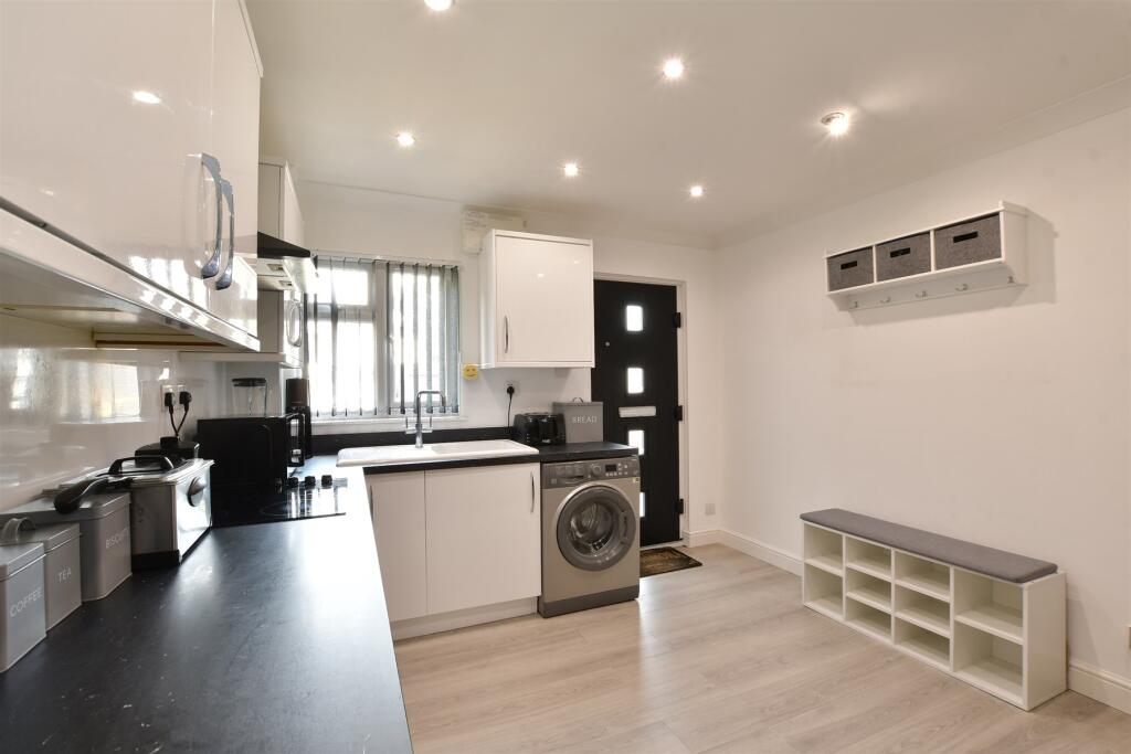 Kitchen/ Breakfast Room