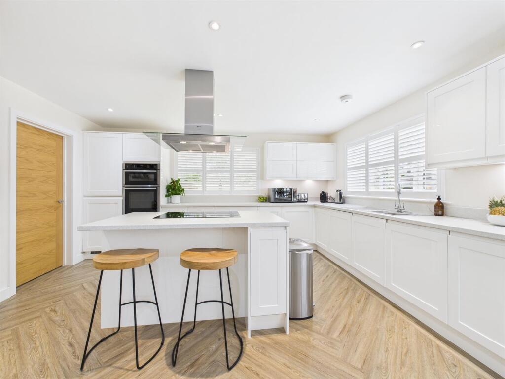 Stylish Fitted Kitchen