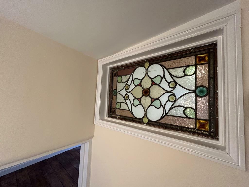 DECORATIVE GLASS PANE