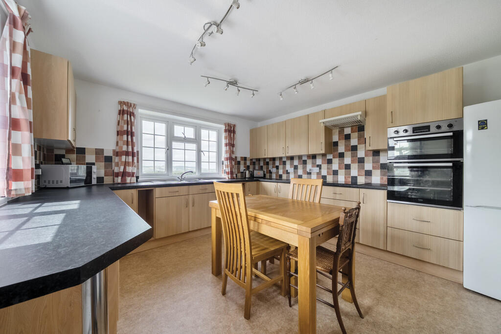 1302893-5-683f2dc...