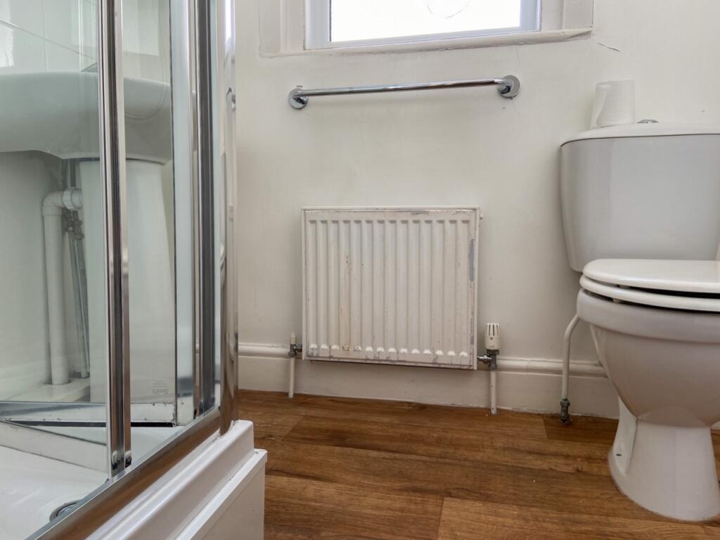 16 Hollingbury Road Bathroom 1
