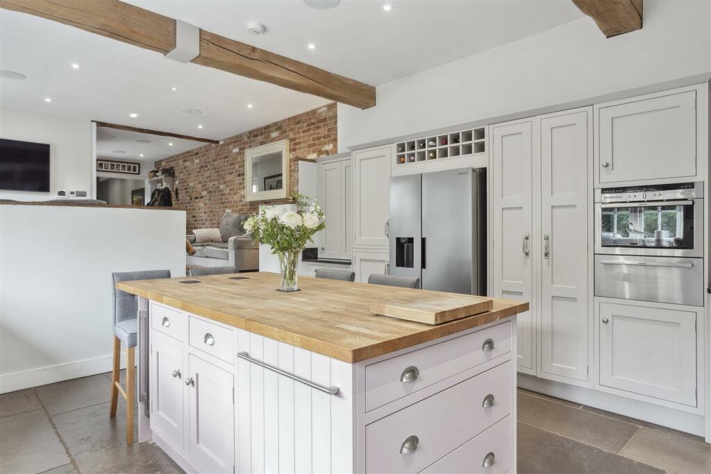 77240_Bentley Lodge 10 Egham Hill(19).jpg