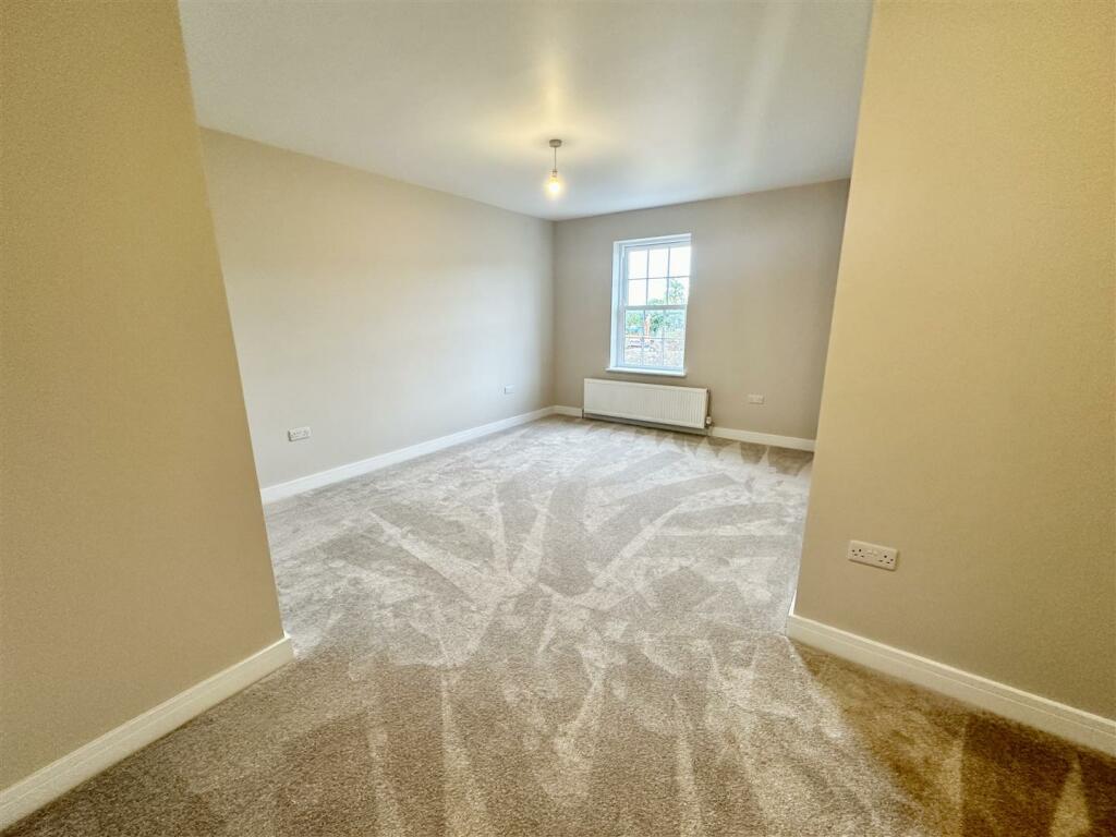 master bedroom.JPEG