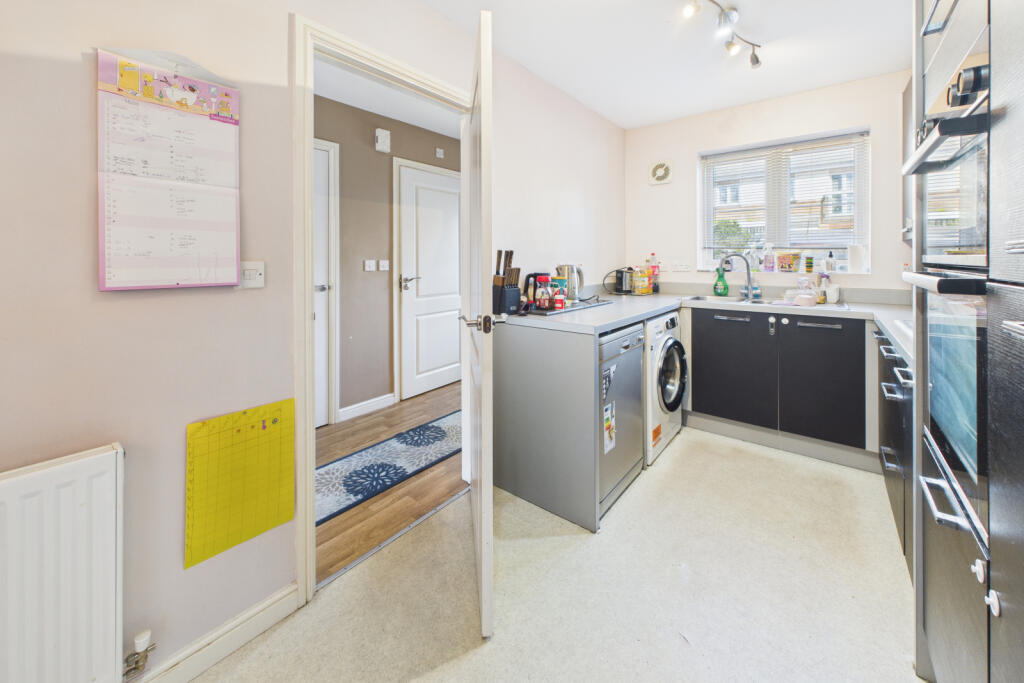 Kitchen / Dining Area
