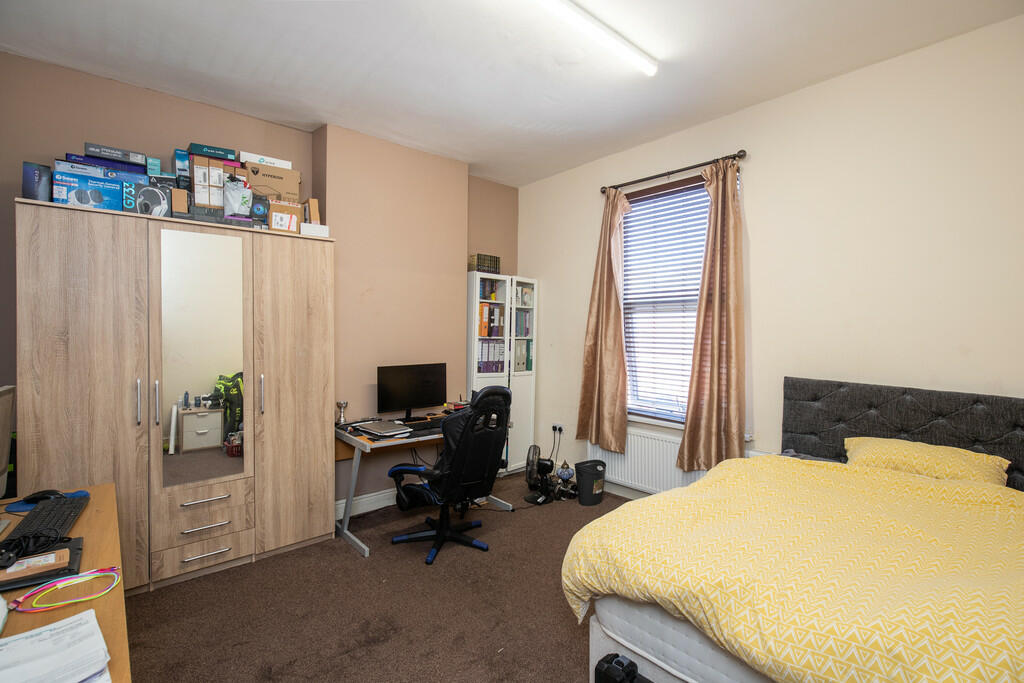 384 Brighton Rd -...