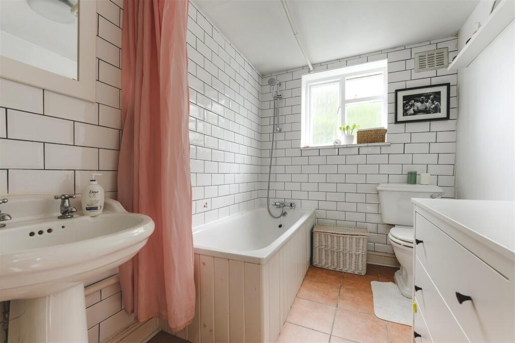 Downs Park Road-20.jpg