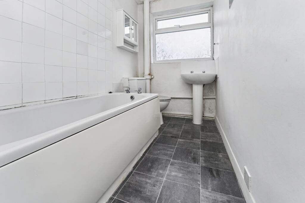 Flat 11, Lyndon House, 2 Conifer Drive, Birmingham B31 2HX