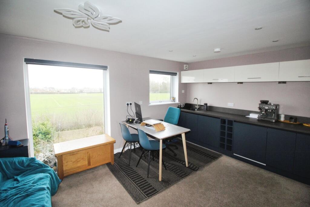 Sitting/Utility Room