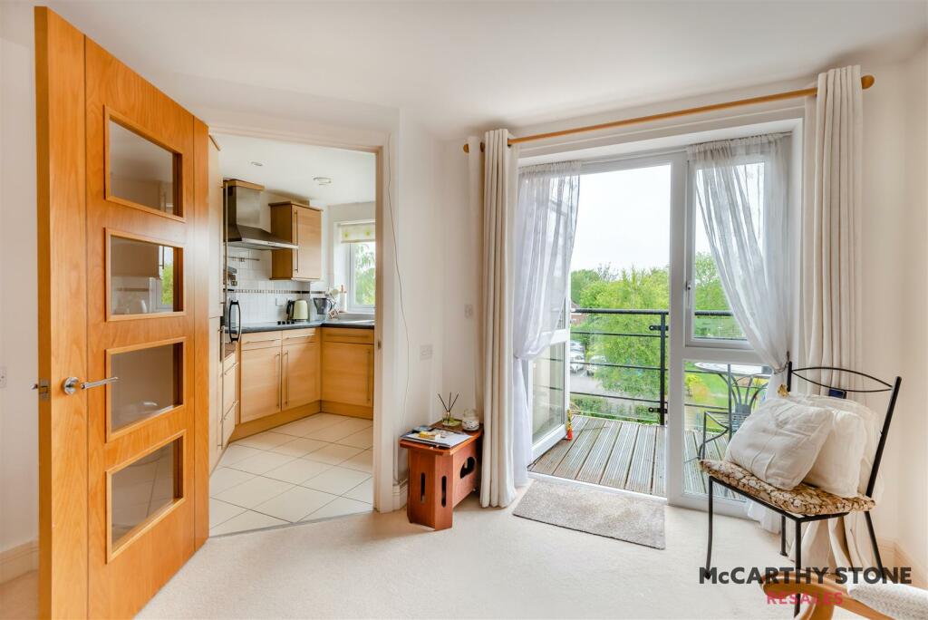 8599174-interior03.JPG