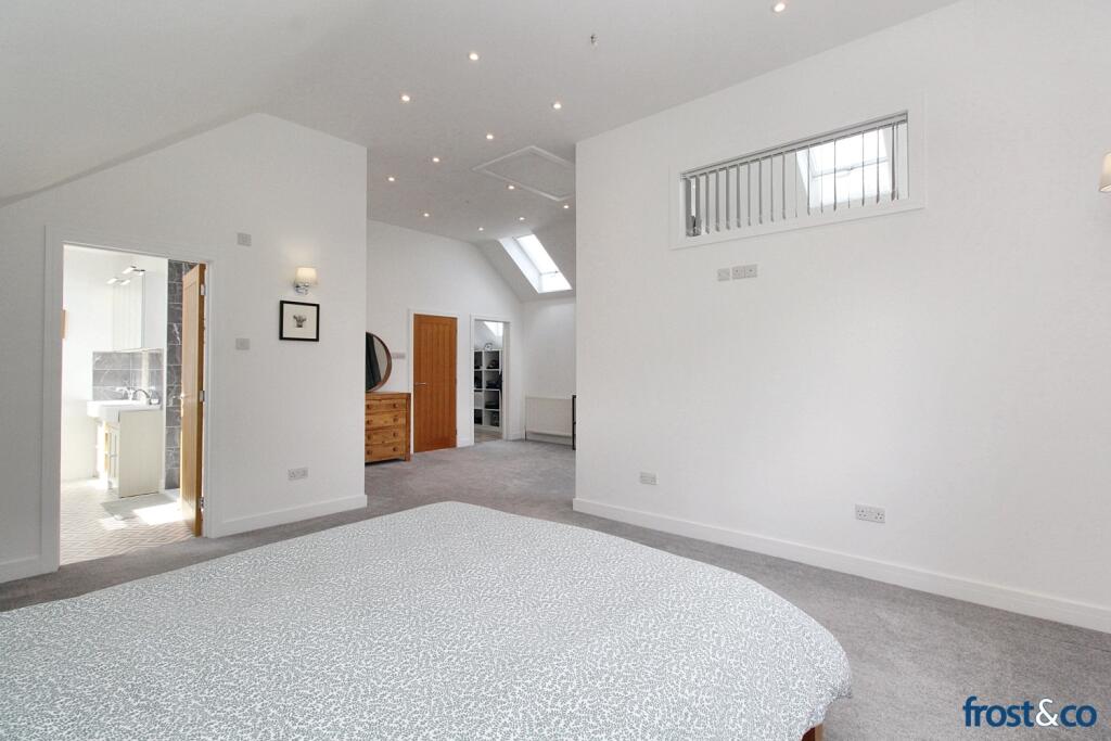 Master Bedroom to En-Suite