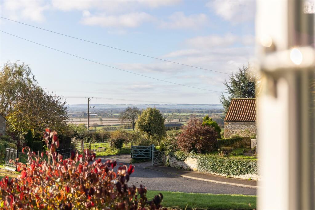 Pandora Sitting Room-4.jpg