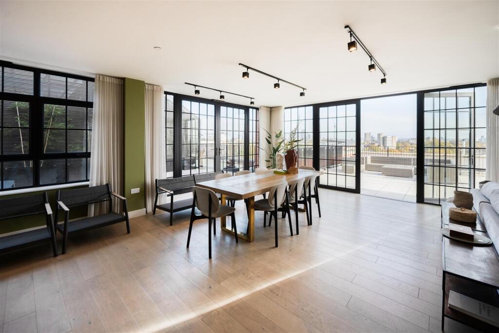 Dining area.jpg