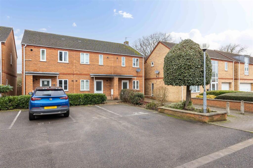 23 Viking Court, Bracebridge Heath, Lincoln-2.jpg