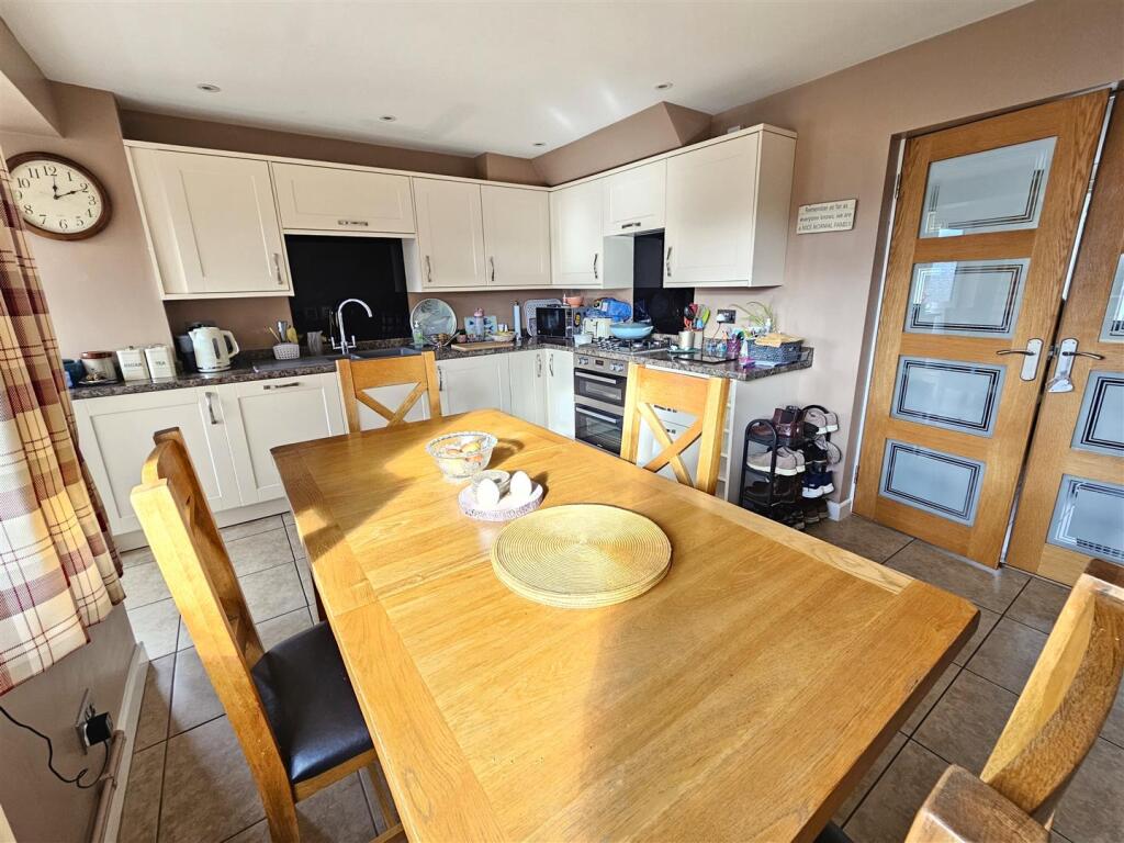 Kitchen Diner.jpg