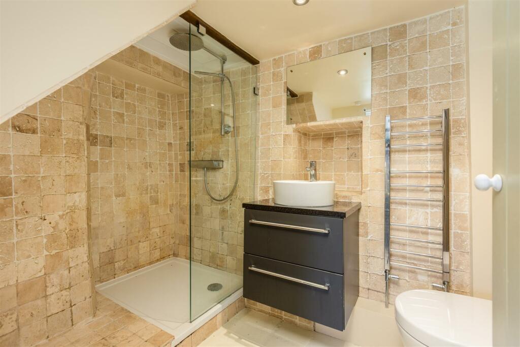Black Eagle Cottage Shower Room.jpg