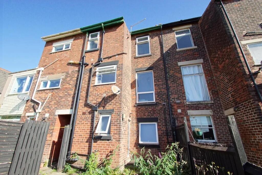 39 Wellington St. PR1 8TQ [16].jpg
