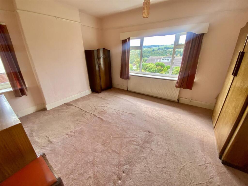 Bramleys Estate Agents - Meadow Bank Crescent - Mi